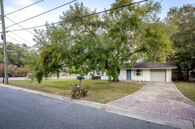 Building Photo - Adorable Rental Near Downtown Ocean Springs!