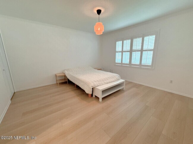Building Photo - 3548 Tiara Way W