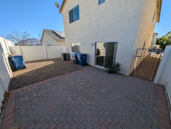 Building Photo - 4368 Holden St