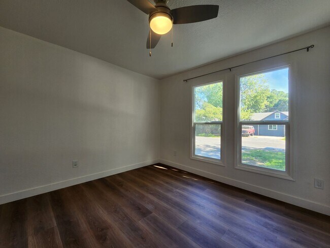 Building Photo - 3 Bedroom Home in NW Santa Rosa