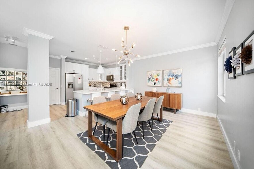 Building Photo - 721 Tanglewood Cir