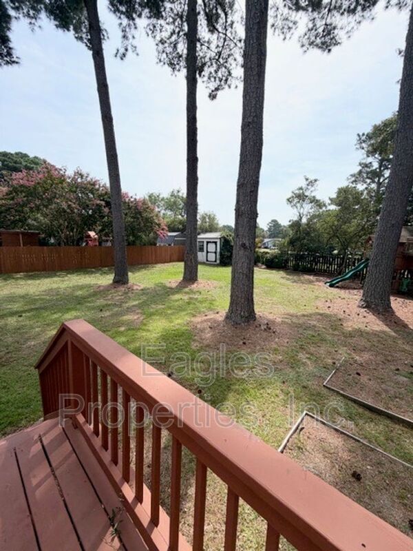 Building Photo - 242 N Marion Dr