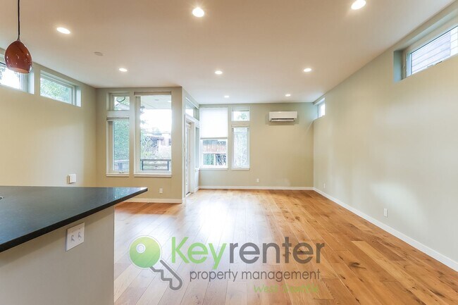 Building Photo - Modern Seattle Home Featuring Hardwood Floors and Style
