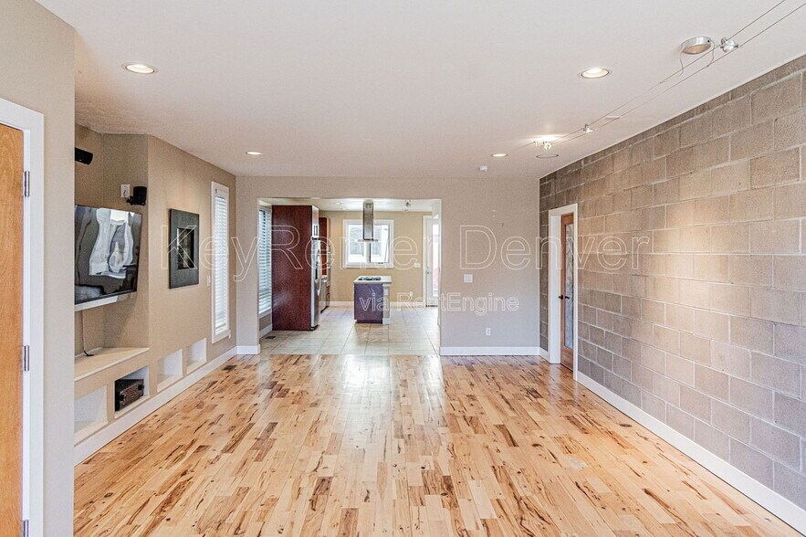 Building Photo - 4186 Utica St