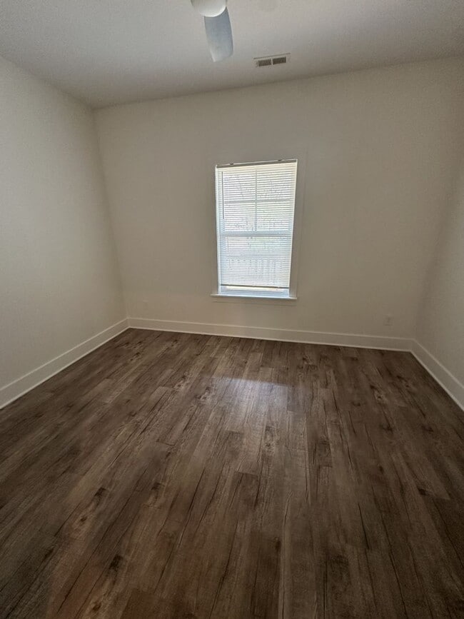 Building Photo - Updated 3BR Home Near Tennessee River | Pet Friendly