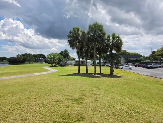 Building Photo - 719 Flanders Dr