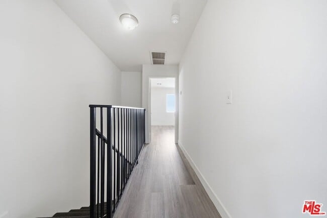 Building Photo - 6616 Sylmar Ave