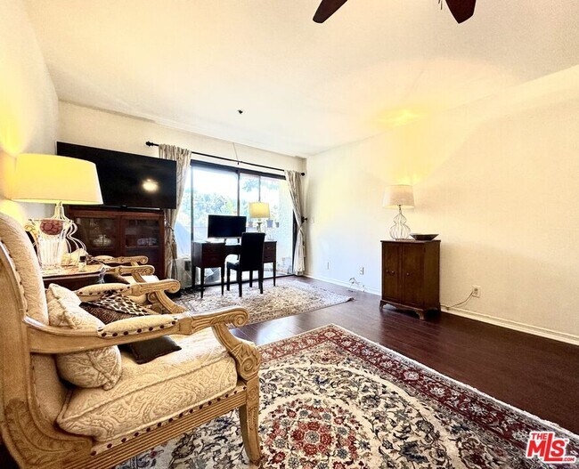 Building Photo - 501 Palisades Dr