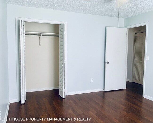 Building Photo - Spacious 4-Bedroom, 2-Bath with Fenced Yar...