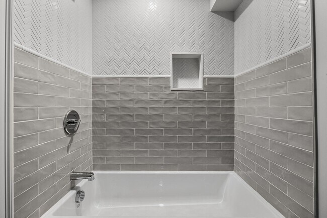 Building Photo - 83 Centre St