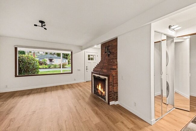 Building Photo - 2658 35th Ave W