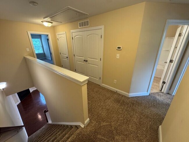 Building Photo - Spacious Durham Townhome Minutes from RTP ...