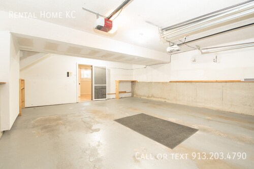 Building Photo - 15118 W 83rd St