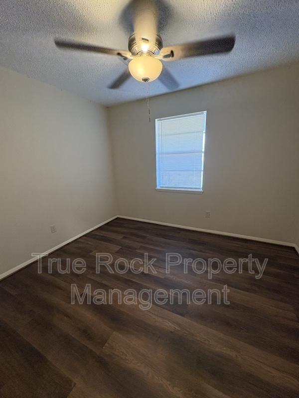 Building Photo - 14145 Cr 3500 Lp