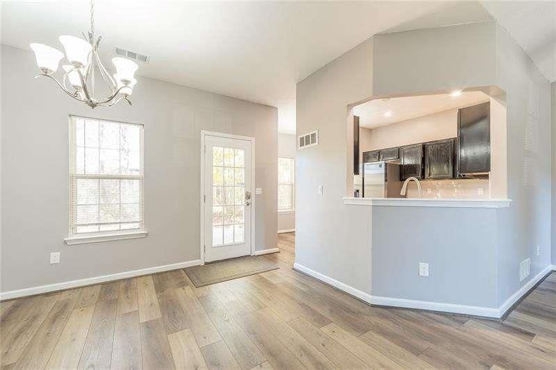Building Photo - 2716 Lake Park Ridge W