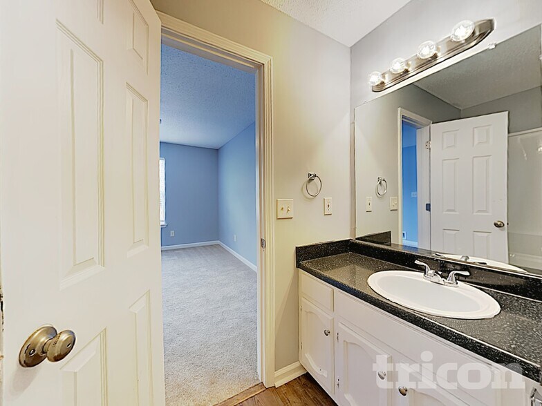 Building Photo - 213 Martins COurt