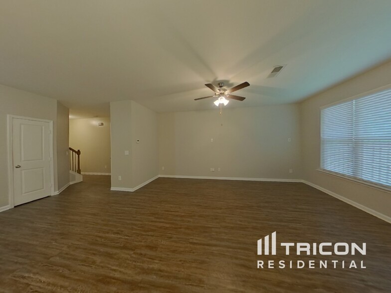Building Photo - 2277 Wentworth Park Dr