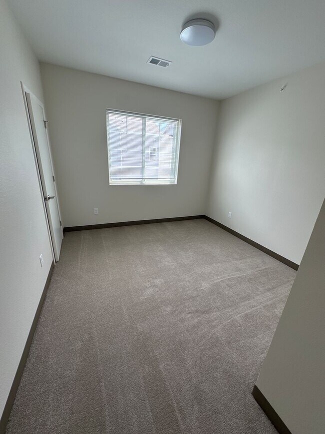 Building Photo - 4Bed 2Bath -Windom Landing Under New Management