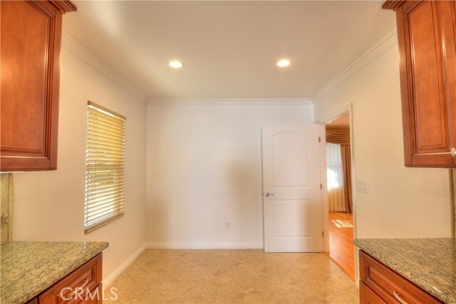 Building Photo - 1367 E Windsor Rd