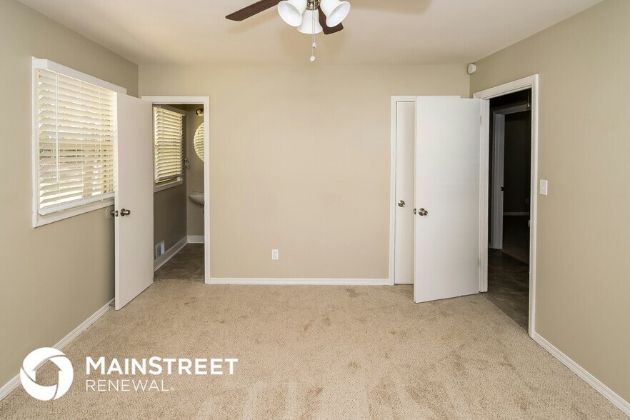 Building Photo - 1525 Pine Tree Dr