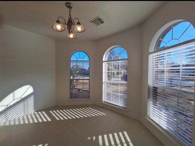 Building Photo - 17124 Gleneagle Dr S