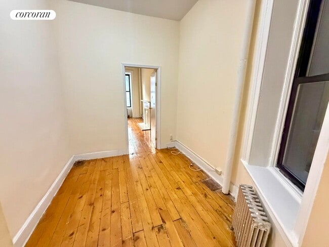 Building Photo - 424 E 83rd St