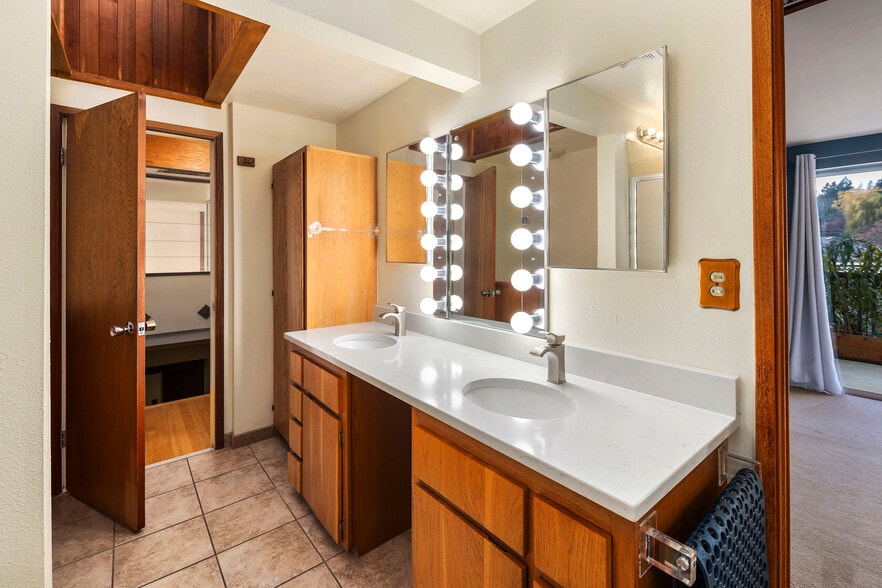 primary bathroo - 16758 45th Ave NE