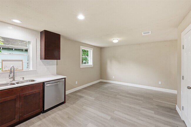 Building Photo - 3930 Hartel St