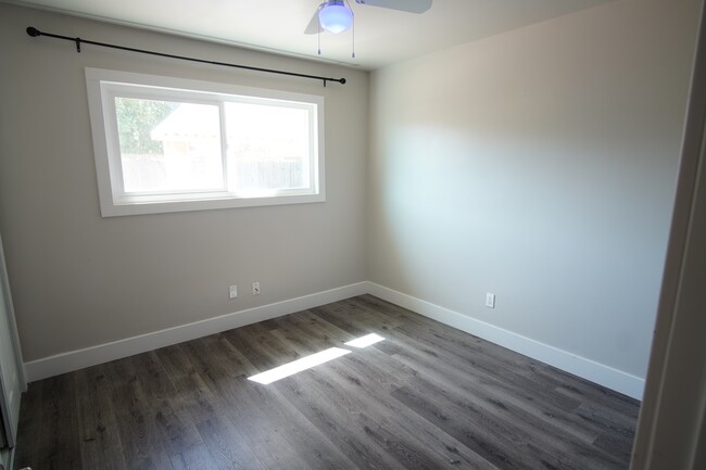 Building Photo - 1650 Archer Dr