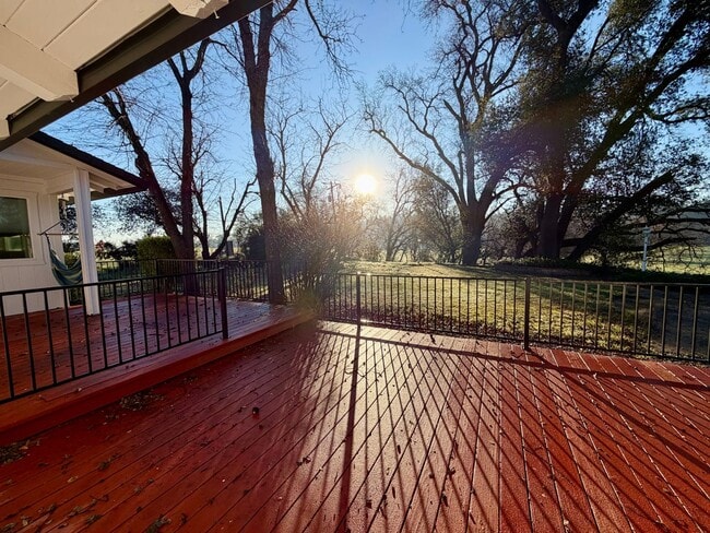 Building Photo - 3 BED 2 BATH HOME IN COTTONWOOD, CA WITH ACREAGE & $500 MOVE IN SPECIAL