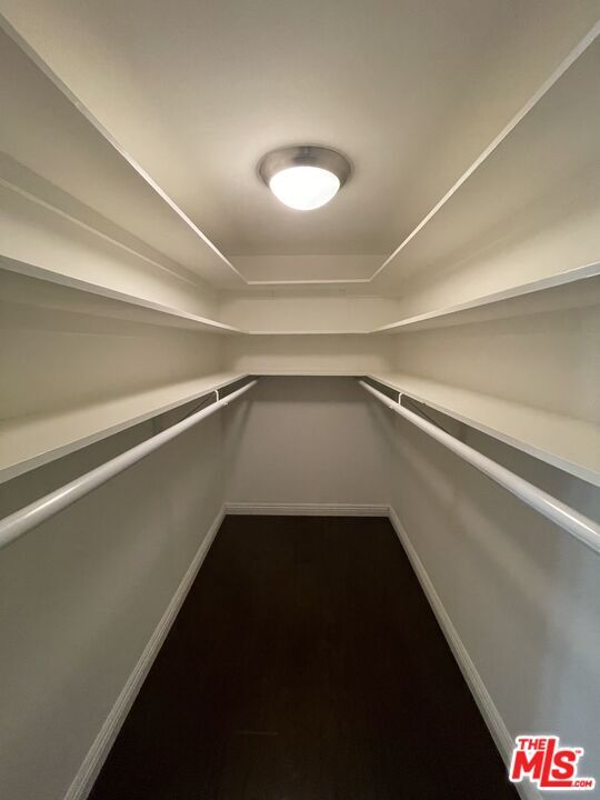 Building Photo - 431 N Doheny Dr
