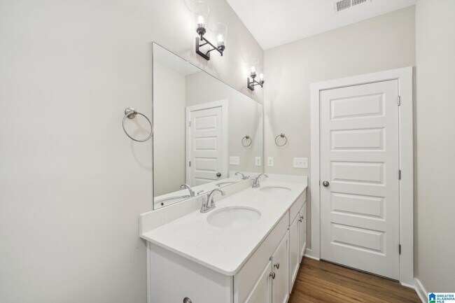 Building Photo - 615 Troubadour Ln