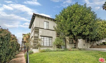 Building Photo - 127 Catalina St