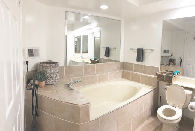 Upstairs Full Bathroom - 1019 Wingate Ct