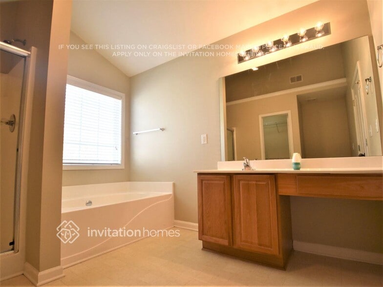 Building Photo - 6415 White Walnut Way