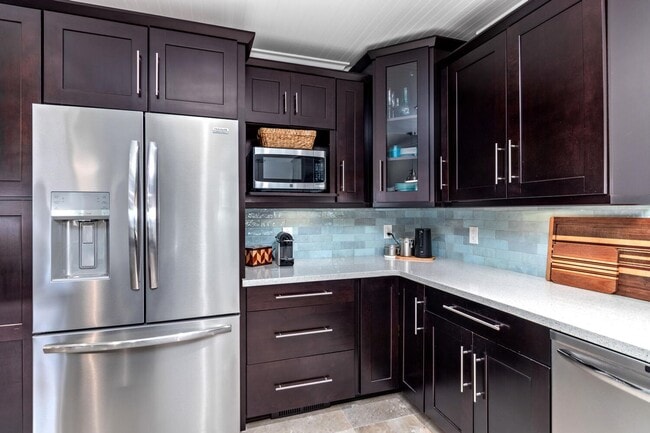 Building Photo - Prestigious Ocean View Retreat – Fully Rem...