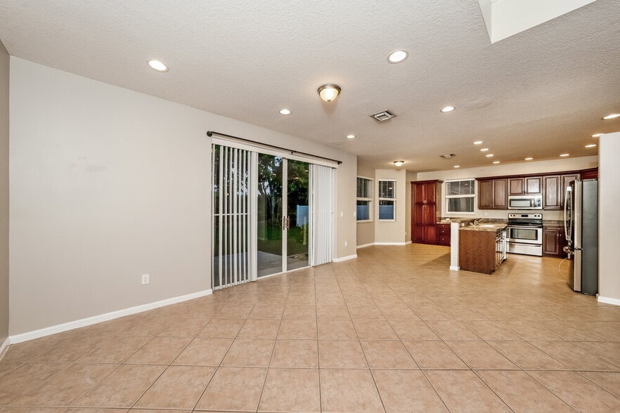Building Photo - 1603 Briar Oak Dr
