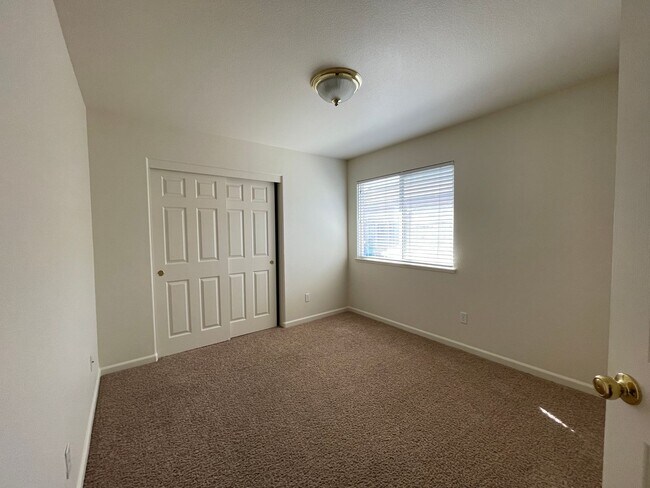 Building Photo - Charming single story home located on the ...