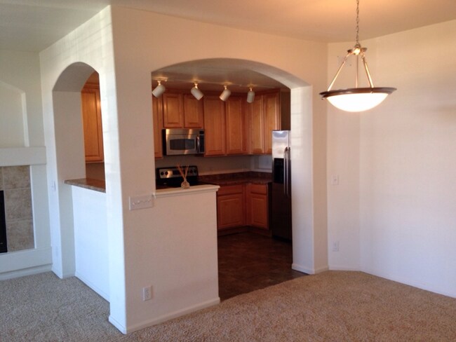 Building Photo - 2bed/2bath Townhome in Black Feather Castle Rock
