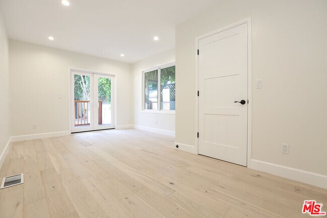 Building Photo - 12524 Woodbine St