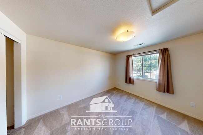 Building Photo - Spacious 3-Bedroom Home on a Corner Lot in Lacey!