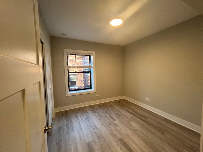 Building Photo - 1131 Oak Ave
