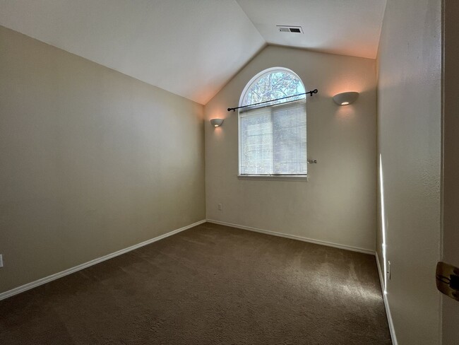 Building Photo - Spacious 3 Bedroom Home with Open Layout, Vaulted Bedrooms & Trail Access