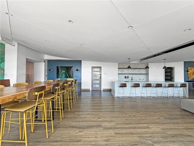 Building Photo - 943 Peachtree St NE