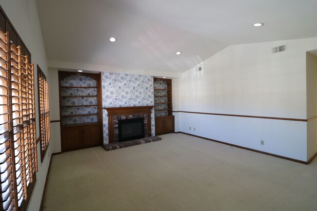 Building Photo - Beautiful home for Lease in Newbury Park!