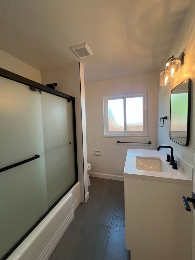 Building Photo - GORGEOUS REMODELED 3 BEDROOM HOME IN TAHOE PARK!!