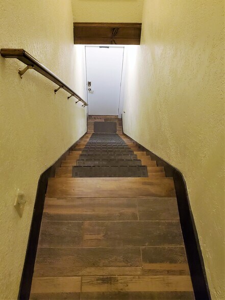 Beautiful Entry-Way - 1211 Pine St