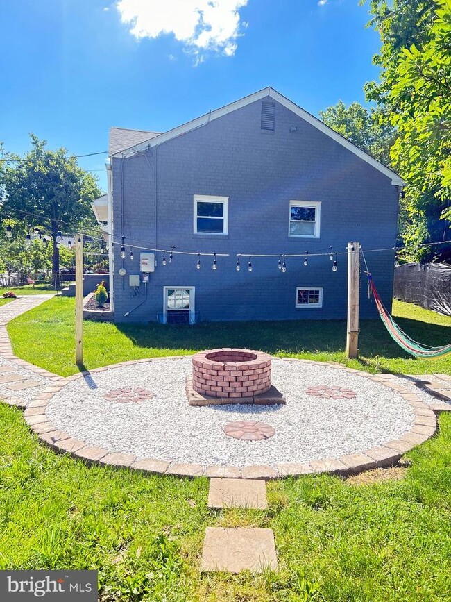 Building Photo - 6701 Dorman St