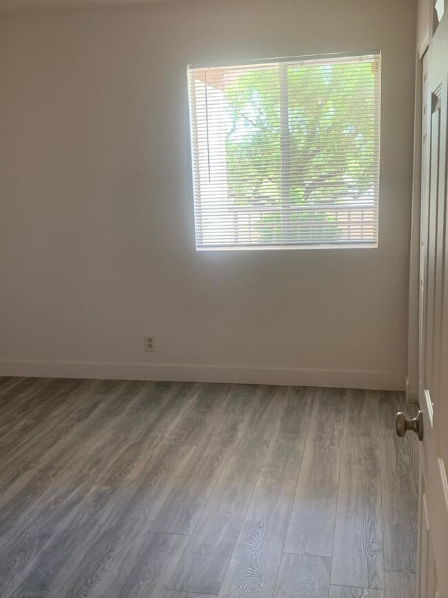 Building Photo - 2 bed condo for rent -$1350