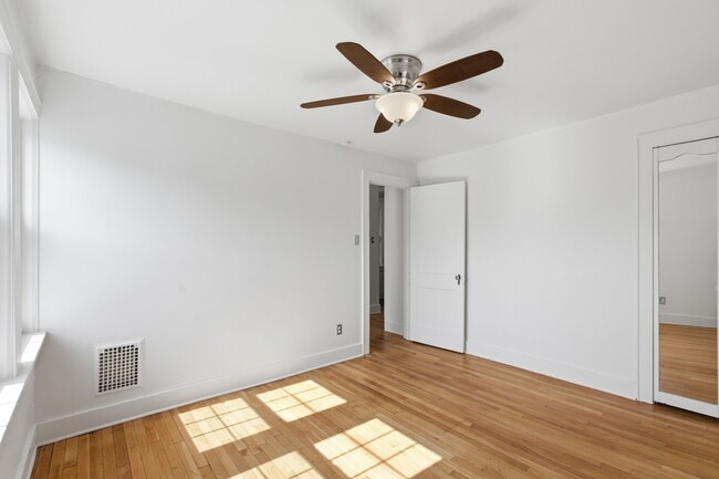 Building Photo - 240 Ridgewood Ave